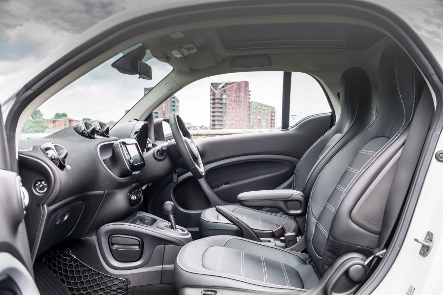 Интерьер Smart EQ ForTwo Prime Coupe (C453) 2018 года  (UK) (фото 30 из 35)